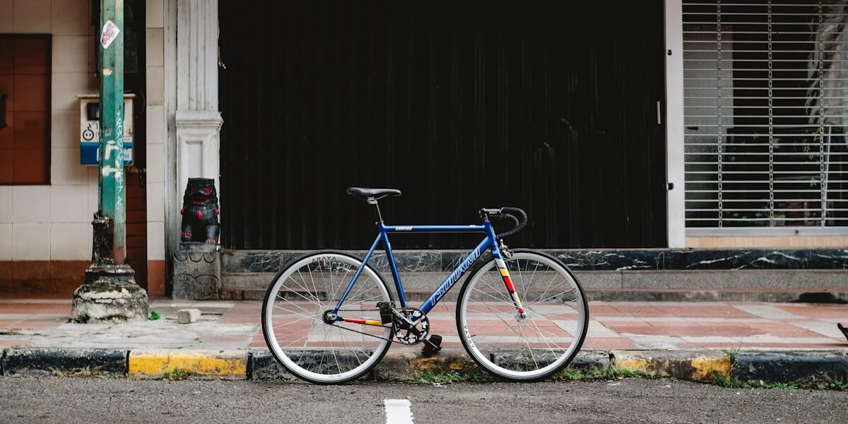 What to Pack in Your Cycling Saddlebag